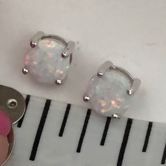 Sterling Silver Opal earrings. New - Picture 4 of 8